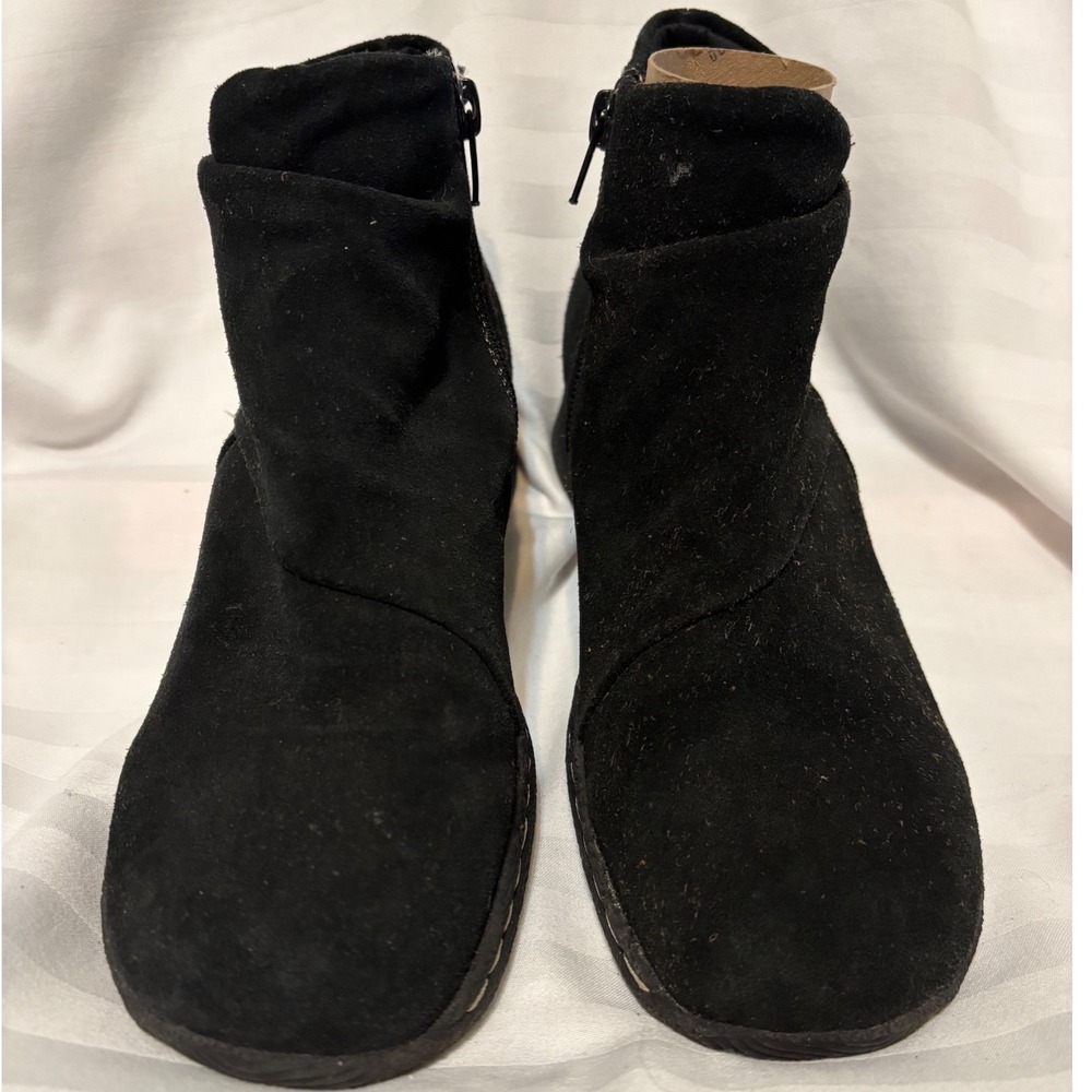 BareTraps W 6M Black Suede‎ Ankle Boots Side Zip Low Wedge Booties Comfort Shoes - Picture 3 of 10